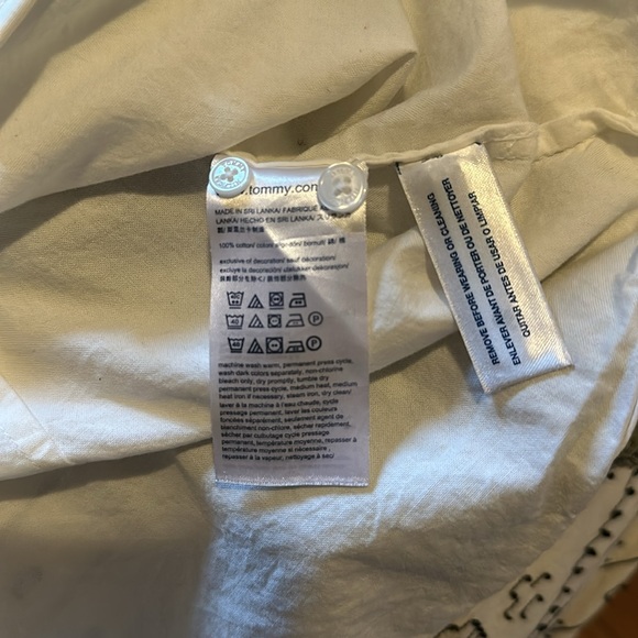 NWOT - Tommy Hilfiger Classic Fit Shirt with contrasting details - Picture 8 of 8